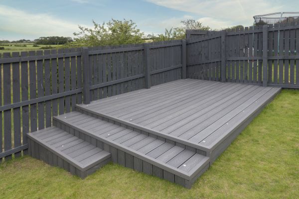 Cost of Vinyl Deck Construction in Everett